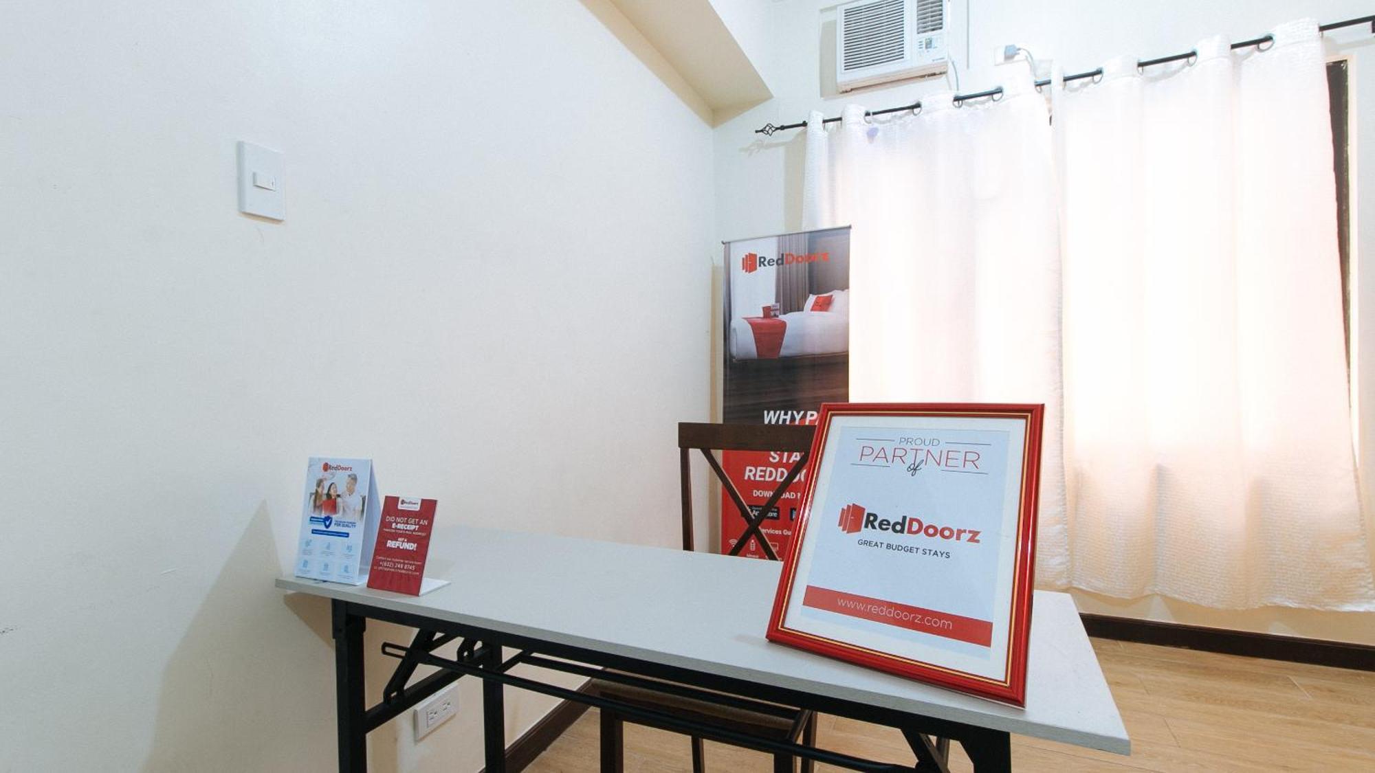 Reddoorz At Sta Cruz Naga City Exterior foto
